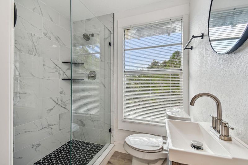 roommates in Undisclosed, St. Petersburg, FL 33705 Updated Large room  Smart Tv in Room less than 0.5mi to public transport Free In-unit Laundry (id. 6473) - cirtru.com