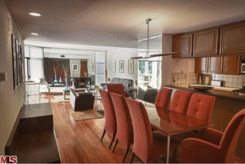 roommates in West Hollywood Private Room in 2Bed.1.5Bath - cirtru.com