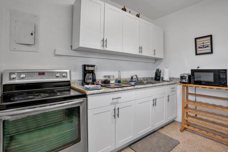 roommates in Undisclosed, Miami, FL 33142 Live in Allapattah  Heart of Miami  Mini Fridges and TV Included | 10 Minutes to Miami International Airport  10 Minutes to Wynwood (id. 19738) - cirtru.com
