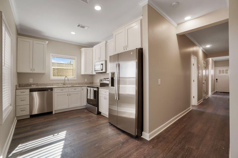 NEW CONSTRUCTION Home with ALL Private Ensuite Bathrooms and Mini Fridges. Close to Midtown and Downtown! (id. 26838)