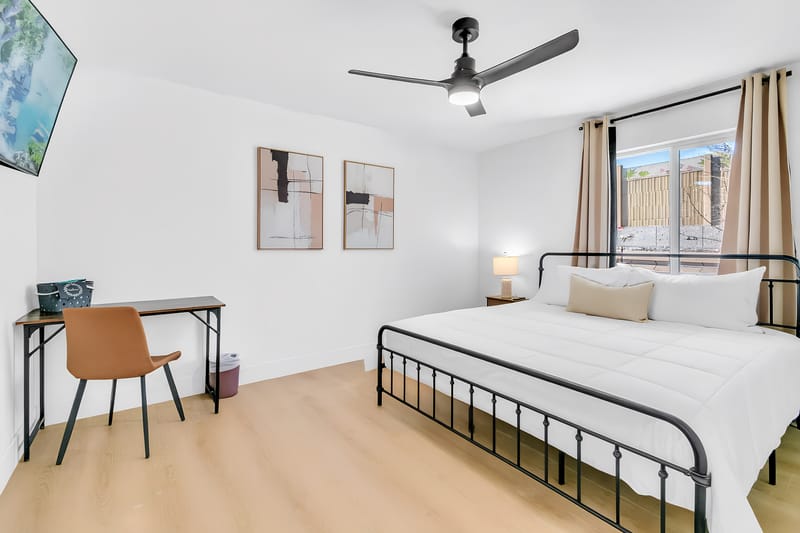 Newly Renovated  | Dual Kitchens  | Smart TVs in each room   – Perfect for comfort, style & convenience (id. 17606)