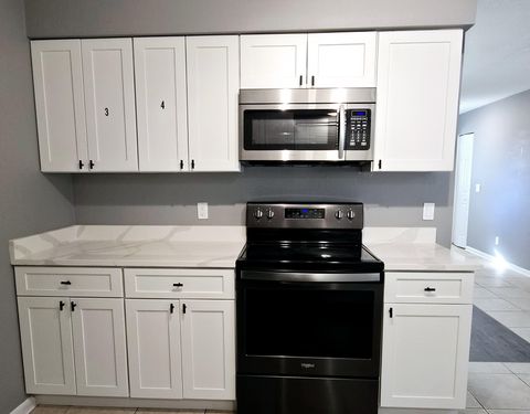 Modern 4-Bedroom Gem with Upgrades in heart of Winter Park close to highways and shopping centers (id. 9519)