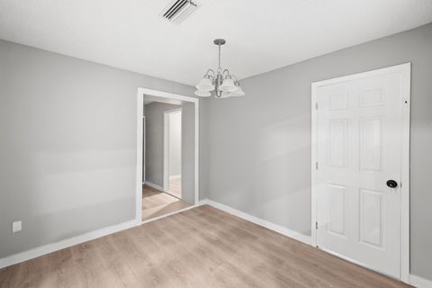 Comfortable Home  | Fully Equipped Kitchen  | Prime Jacksonville Location (id. 31967)