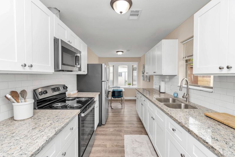 Houston Oasis: A Newly Renovated, Modern, and Tranquil Home (id. 6912)