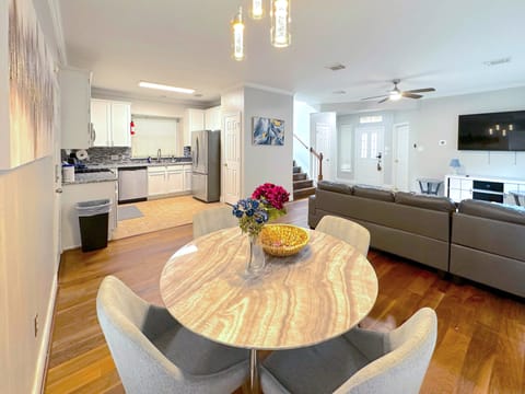 Spacious & Accessible Houston Retreat Home (id. 18280)