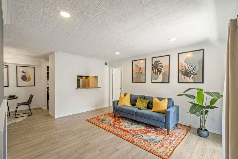 roommates in Undisclosed, Houston, TX 77036 Your Private Oasis: Room w/ En-Suite Bath near Downtown & Galleria! (id. 8674) - cirtru.com