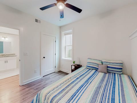 New Listing : Nestled in Grove Park, you'll come home to a space that feels truly move-in ready. (id. 37288)