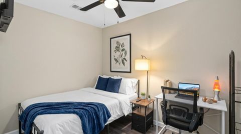 Join a residence catered to focused, working professionals. Secure a quality living space that offers more than just the basics!  All-Inclusive Utilities • 1Gig Fiber WiFi •  Kitchen with Brand New Appliances  Top-Rated Dallas Host (id. 21948)