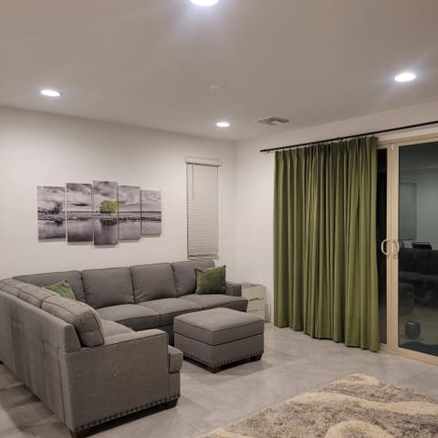 Pleasant house with 3 grocery stores within 2 miles of each other, a game room with 12 arcades! (id. 36627)