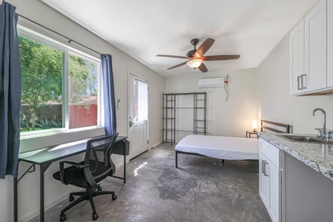 roommates in Undisclosed, Phoenix, AZ 85043 Private Studio with Kitchenette, private bathroom. With private access and private covered parking. (id. 6887) - cirtru.com