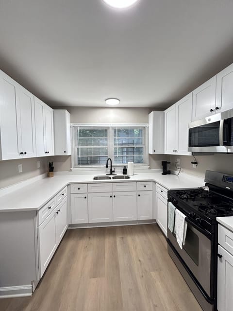 NEWLY UPDATED ROOMS AVAILABLE IN ASHVIEW HEIGHTS ATLANTA! (id. 35049)