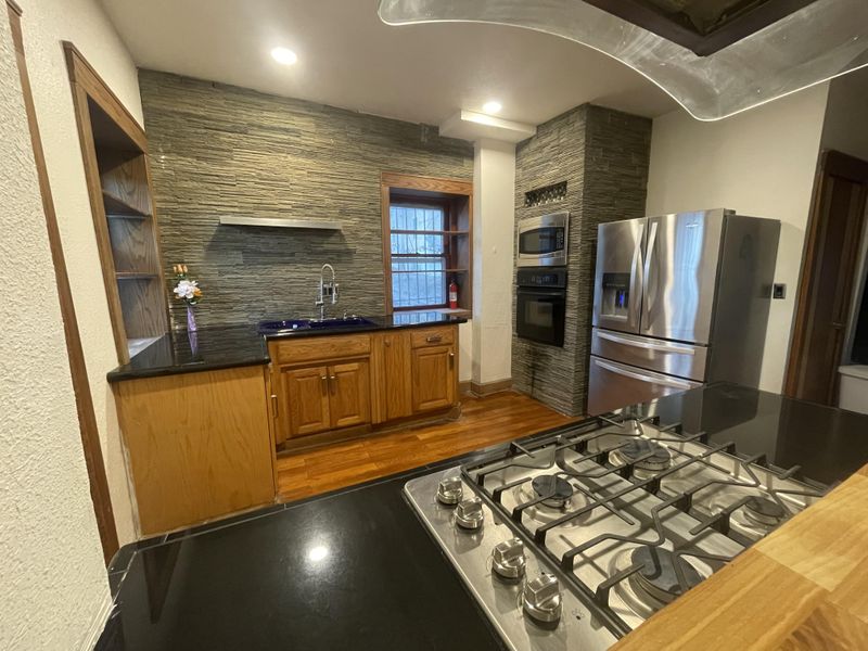 roommates in Undisclosed, Kansas City, MO 64132 Huge Renovated KC Home, Next to Bus Stop (id. 10972) - cirtru.com