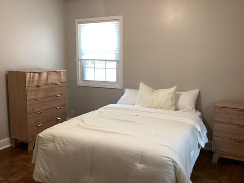 Live in Burlington (id. 42660)
