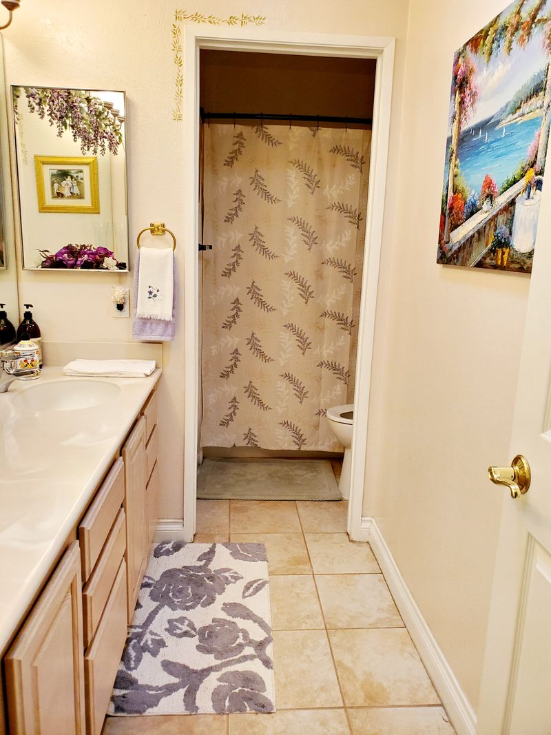 roommates in Valencia Shared Room in 4Bed.2Bath - cirtru.com