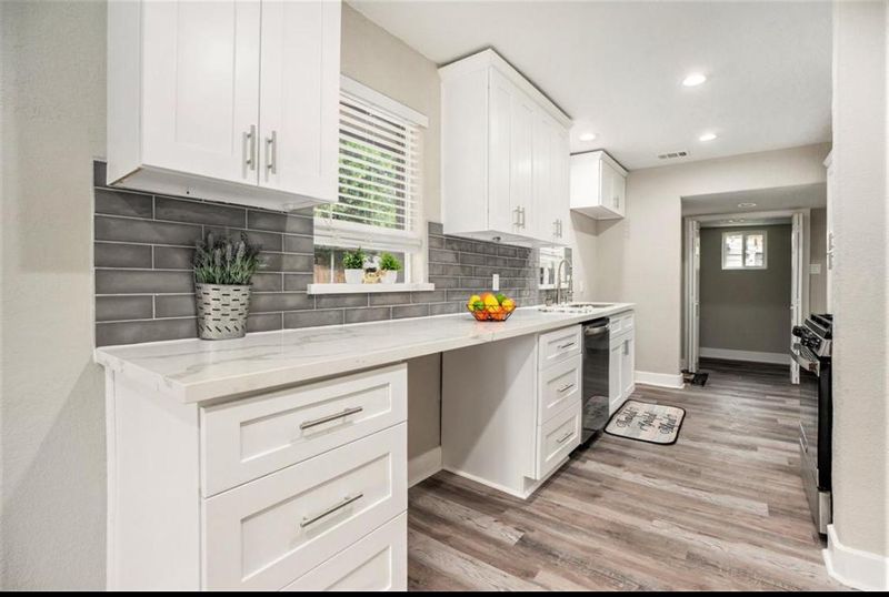 Beautiful & modern Houston House with Dining area (id. 11270)