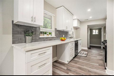 roommates in Undisclosed, Houston, TX 77023 Beautiful & modern Houston House with Dining area (id. 11270) - cirtru.com