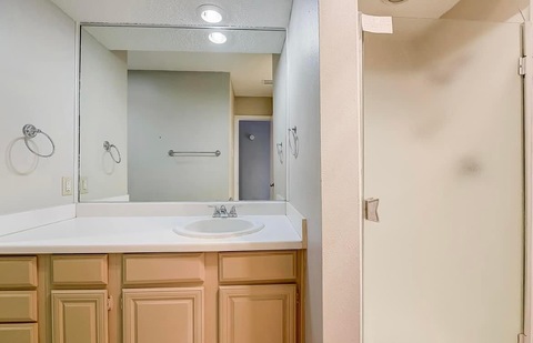 roommates in Dallas Private Room in 2Bed.2Bath - cirtru.com
