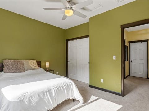 roommates in Undisclosed, Denver, CO 80214 Beautiful, Centrally Located Molholm/Two Creeks Home, 3 Blocks from RTD (id. 40668) - cirtru.com