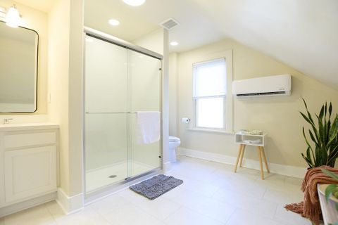 Weinland Park Home, a 2 minute walk to transit stop N 4th St & E 9th Ave (id. 31547)