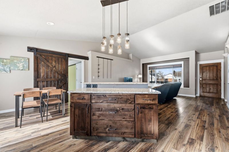 roommates in Undisclosed, Boise, ID 83709 Beautiful south Boise home with quick access to the freeway (id. 30321) - cirtru.com