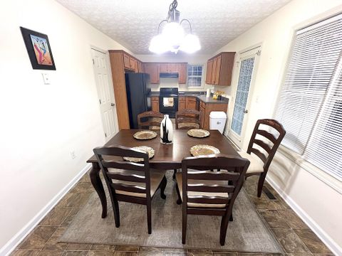 Spacious & comfortable Douglasville House with Workspace (id. 11205)