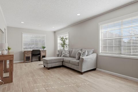 Live in Ashburn (id. 32126)