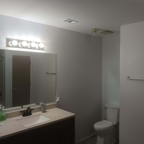 Quiet neighborhood with low traffic.  One mile to Killeen Mall.  2.5 miles to Walmart Supercenter. (id. 20966)