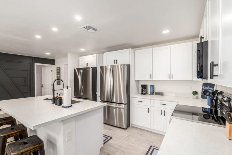 roommates in Undisclosed, Mesa, AZ 85210 Expect 5 star experience in a gorgeous modern new home featuring ultra FAST G Fiber WiFi,  duel AC's for comfort and convenience. Owner who support the house and looking for members who are respectful and tidy for the community to thrive. (id. 18612) - cirtru.com