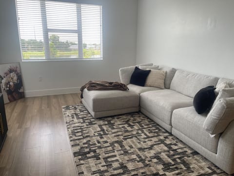 Live in Cape Coral close next to Sam’s Club with Pool, GYM and BBQ area (id. 42096)