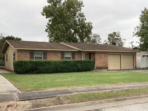 703 Gardenia Lane   3/2/2