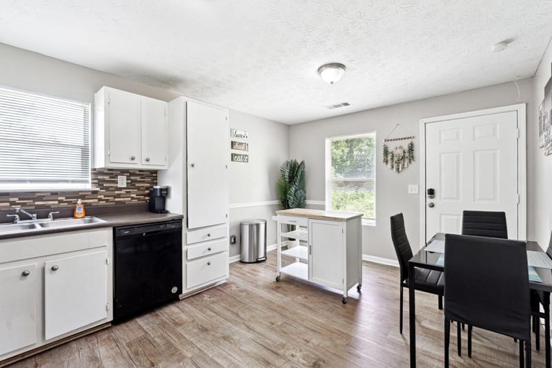 Spacious & Stylish Home | Quiet Cul-de-Sac Living  |  3 Spacious Bedrooms with TVs  Free Wi-Fi |  Monthly Cleanings Included  Grocery Store Just 1 Mile Away |  Minutes to Downtown Douglasville (id. 45020)