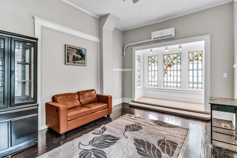 Extra large 2 room suites  Beautiful home  Excellent location  All utilities included (id. 19519)