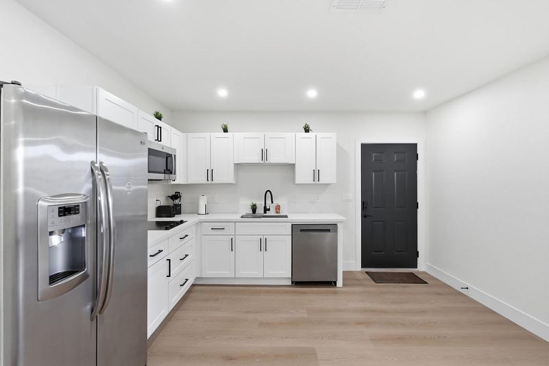 roommates in Undisclosed, Las Vegas, NV 89117 Fully Renovated Home | Quiet Cul-de-Sac | Near Chinatown & Strip (id. 31254) - cirtru.com