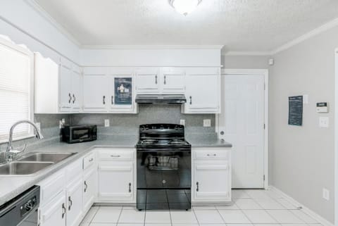 roommates in Undisclosed, Lake City, GA 30260 Amazing Morrow Home, a 4 minute walk from bus 193 (id. 266) - cirtru.com