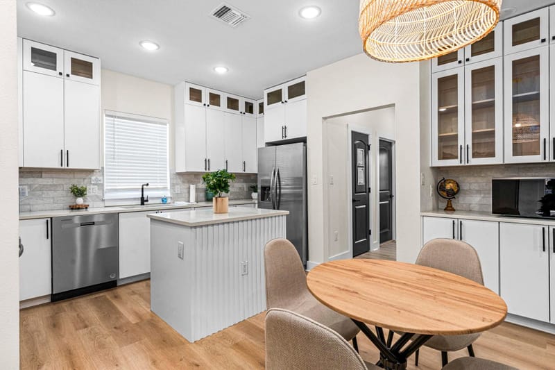 roommates in Undisclosed, San Antonio, TX 78203 Brand New Home Near Downtown Modern Style + Chill Spaces  Location, location, location! (id. 19902) - cirtru.com