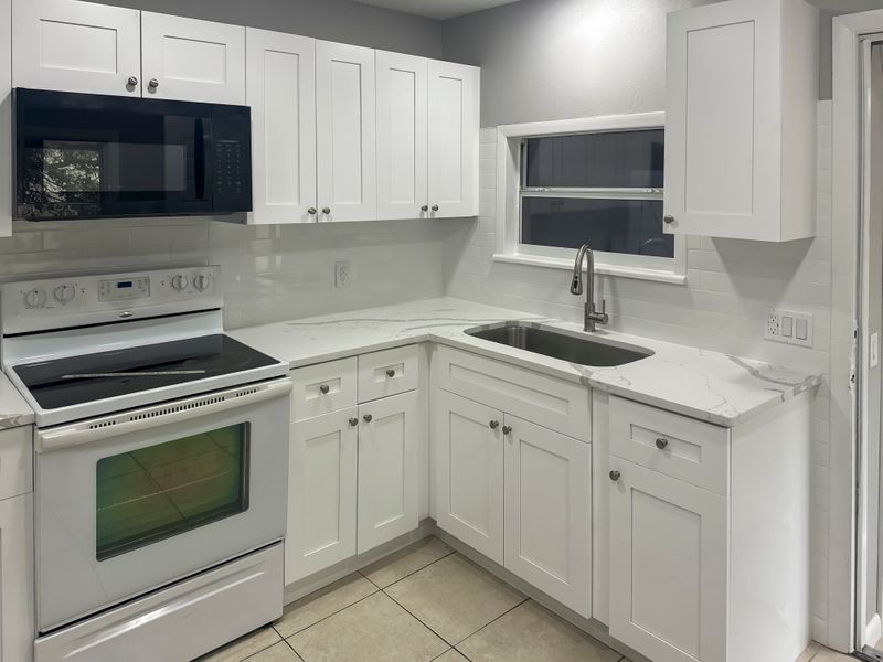 roommates in Undisclosed, Clearwater, FL 33756 Newly-renovated & comfortable Clearwater House (id. 7622) - cirtru.com