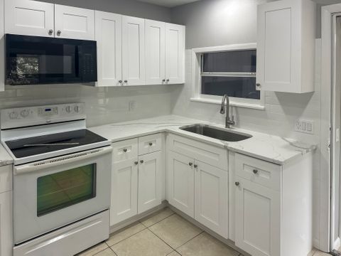 Newly-renovated & comfortable Clearwater House (id. 7622)