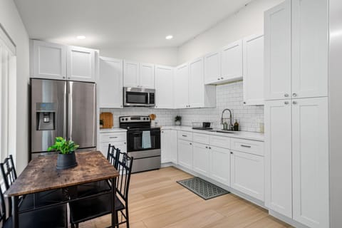 roommates in Undisclosed, Round Rock, TX 78664 Fully remodeled, across the road from a safe quiet park (id. 30064) - cirtru.com
