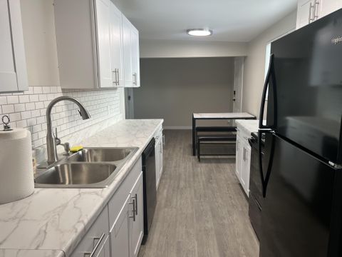 Amazing NEW PadSplit near public transport. Updated. Free washer/dryer. Free highspeed WI-FI. Nicely done! (id. 2544)