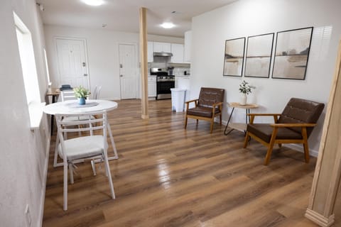 Newly Renovated Home in Fort Worth with Spacious Bedrooms & Private Bathrooms (id. 34300)