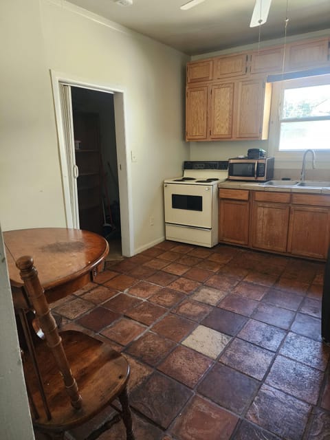 Winston-Salem Home, less than a minute walk to transit stop Cleveland Avenue & 25th Street (id. 39078)