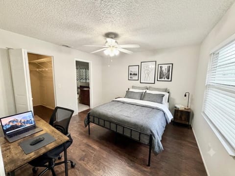 Carrollwood Home near Trails and Shopping . Rooms include work desk  and closets! NEW (id. 37298)