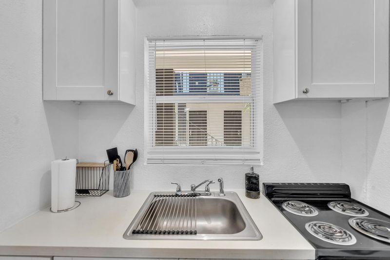 roommates in Undisclosed, Miami, FL 33138 Newly-renovated & cozy Miami Apartment (id. 10612) - cirtru.com