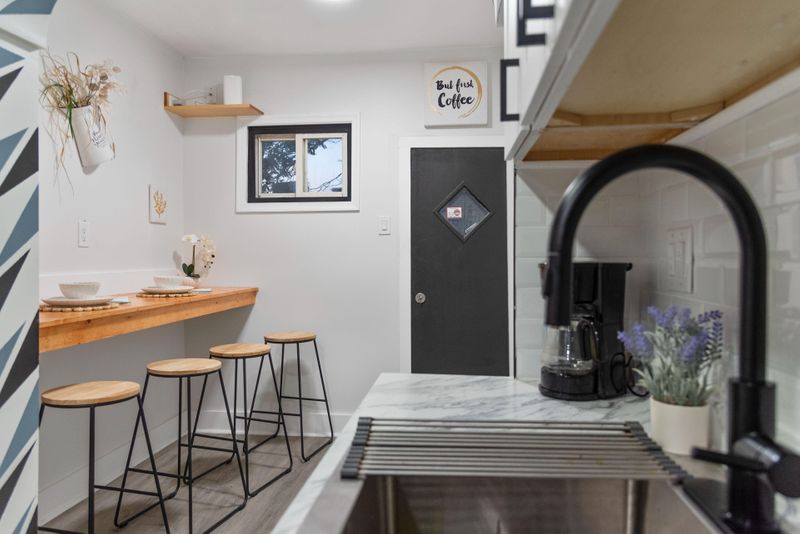 roommates in Undisclosed, Baltimore, MD 21215 Hospitality Focused CoLiving  
 New & Fully Renovated Baltimore City Townhouse 
 Modern, Stylish, & Secure — Spacious Fully Furnished Rooms ready for you!
 Super-Fast WiFi |  All Utilities Included |  You Get What you Pay For! (id. 18644) - cirtru.com