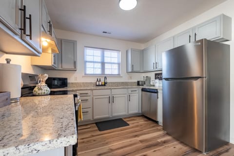 Professional Living | Furnished Rooms | All Utilities Included | Near Duke (id. 38820)