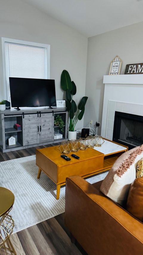 Live in Village At Beacon Hill (id. 20924)