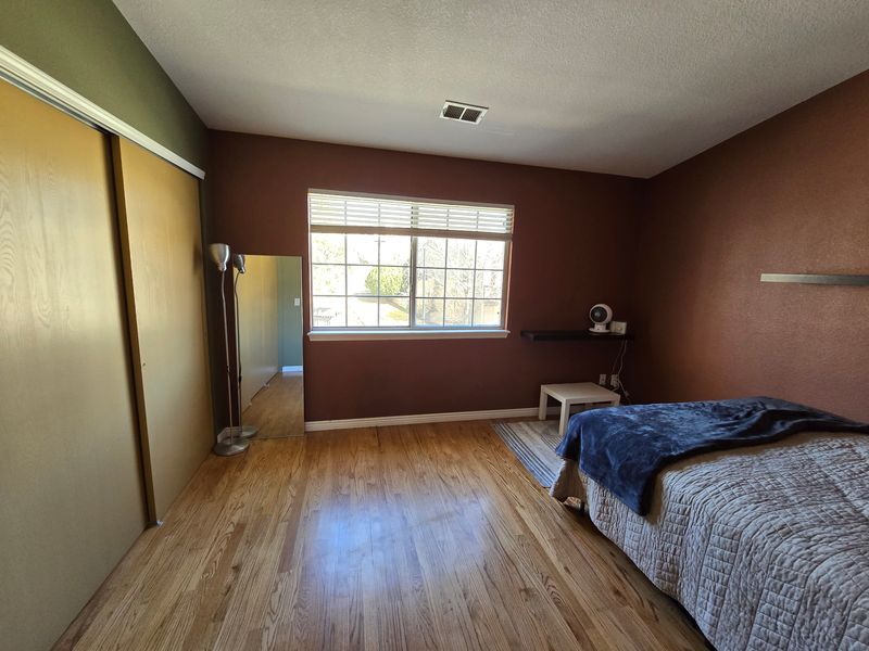 Private Room in 2Bed.3Bath