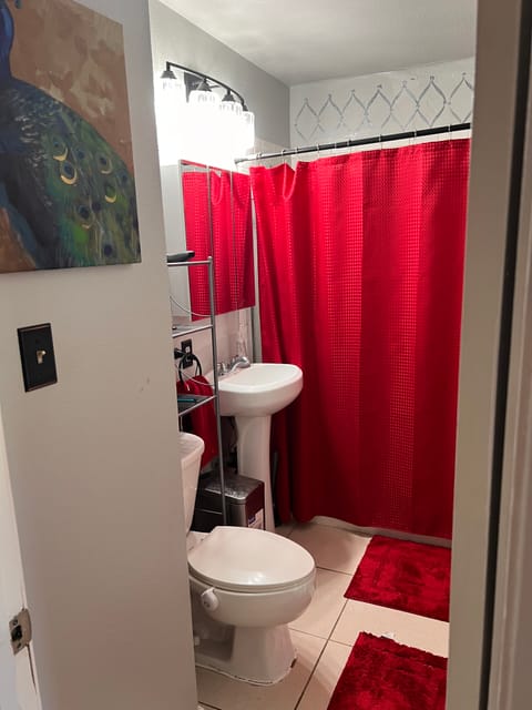 Private Room in 3Bed.1Bath