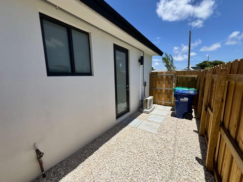 Private Studio | Private Entry, Full Bath & Kitchenette (id. 41105)
