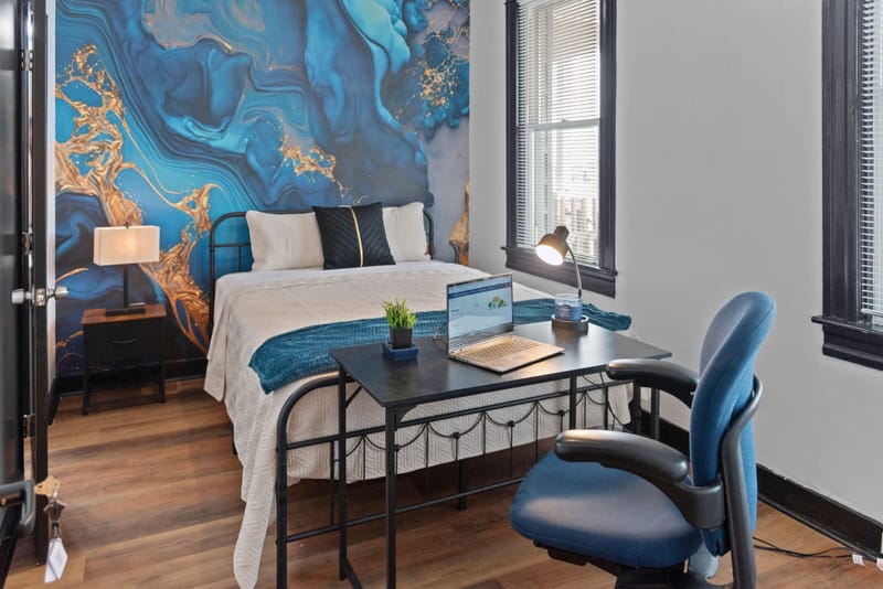 LUXENEST ROOM AVALIABLE NOW!!
 Home Comfort 
 Transit Steps Away  Just outside your door
 Fully Furnished  Move right in with ease
 Bed Linens Included  Fresh & ready for you
 Move-In Ready (id. 35404)